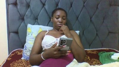 Kikimocha live cam on Cam4