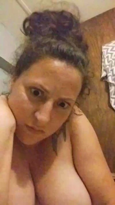 Kikinewnew1 live cam on Cam4