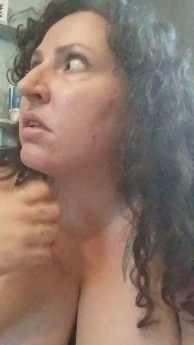 Kikinewnew1 live cam on Cam4