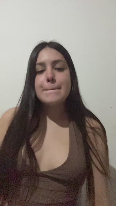 Kikitaa19 live cam on Cam4