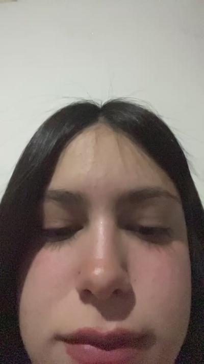 Kikitaa19 live cam on Cam4