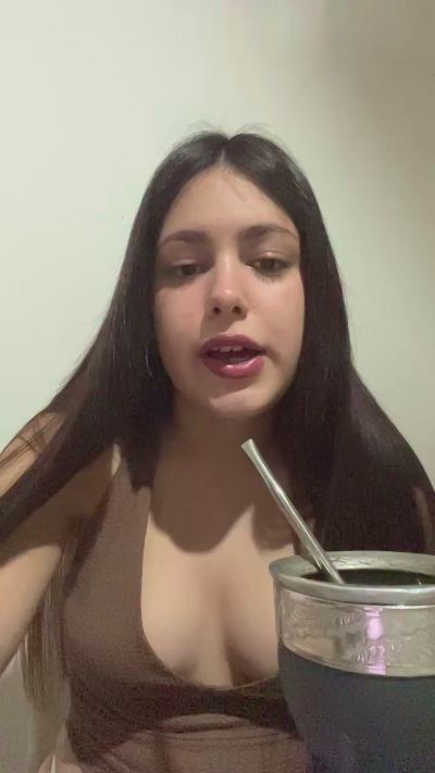 Kikitaa19 live cam on Cam4