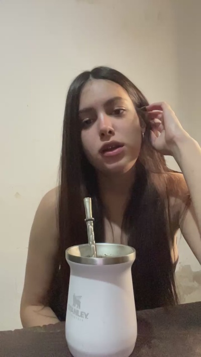 Kikitaa19 live cam on Cam4