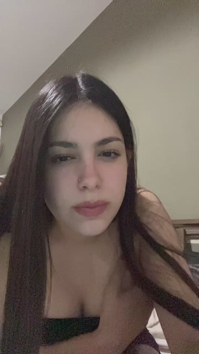 Kikitaa19 live cam on Cam4