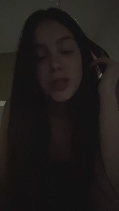Kikitaa19 live cam on Cam4