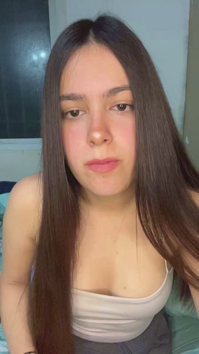 Kikitaa19 live cam on Cam4