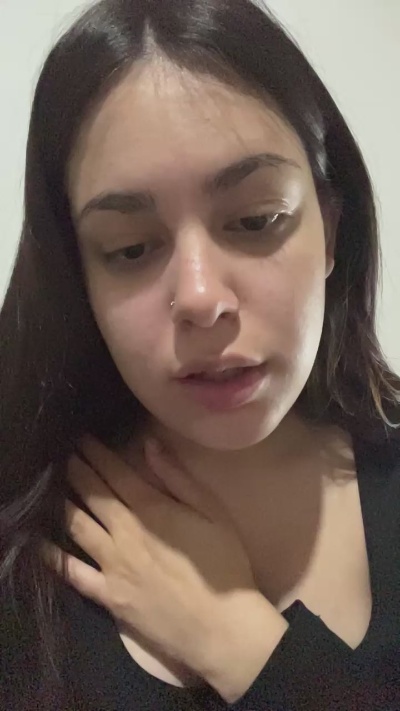 Kikitaa19 live cam on Cam4