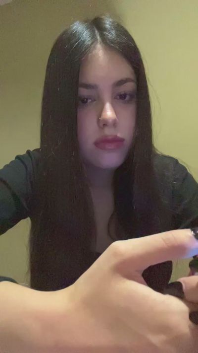 Kikitaa19 live cam on Cam4