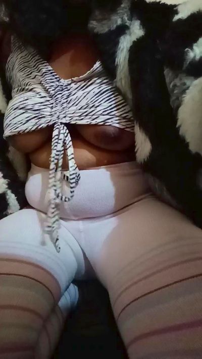 Kim_init live cam on Cam4