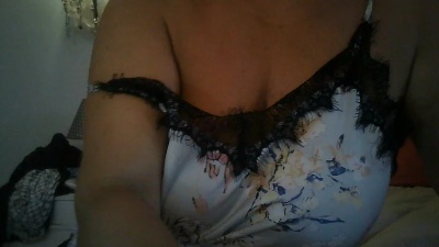 Kindella74 live cam on Cam4