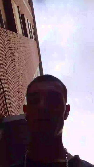 Kingunner18 live cam on Cam4