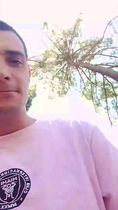 Kingunner18 live cam on Cam4