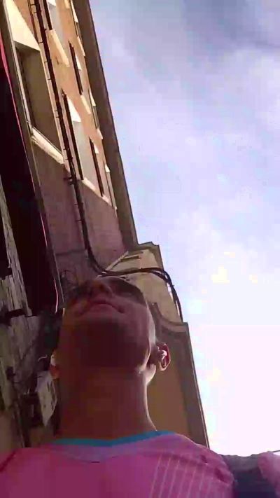 Kingunner18 live cam on Cam4