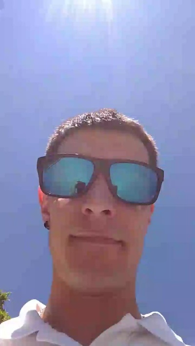 Kingunner18 live cam on Cam4