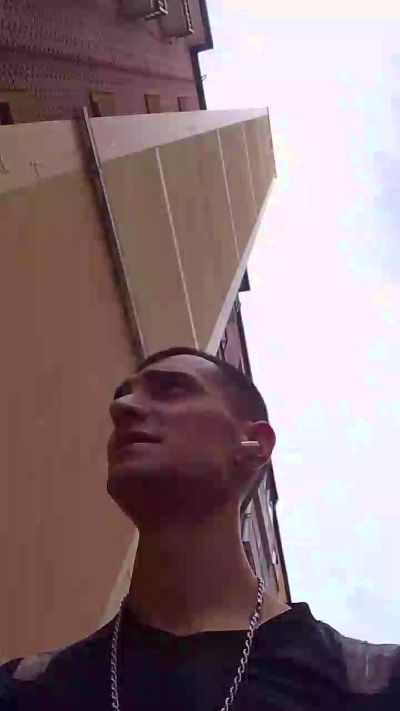 Kingunner18 live cam on Cam4
