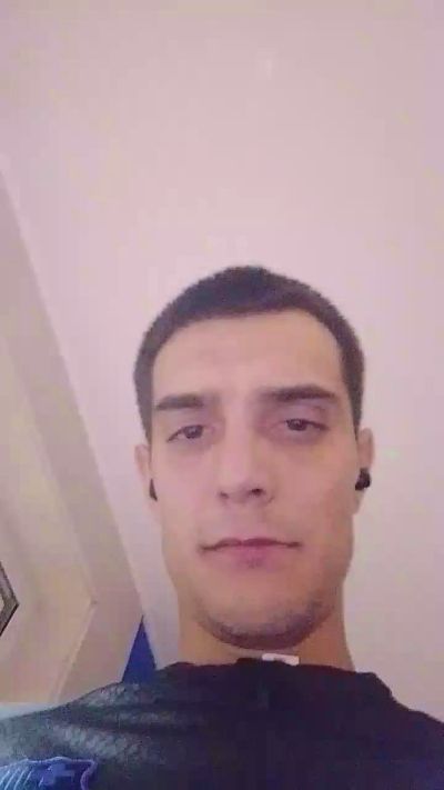 Kingunner18 live cam on Cam4
