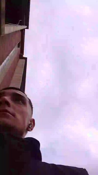 Kingunner18 live cam on Cam4