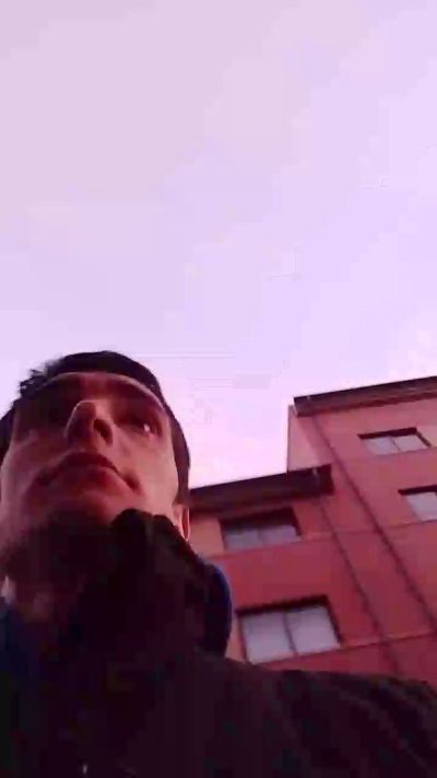 Kingunner18 live cam on Cam4