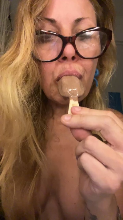 Kinkibubble live cam on Cam4