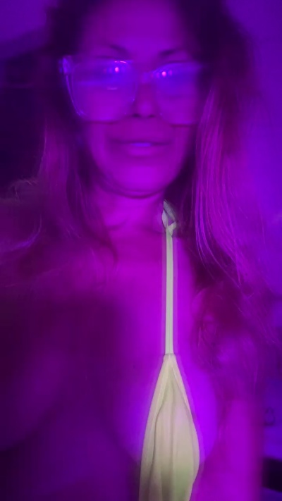 Kinkibubble live cam on Cam4