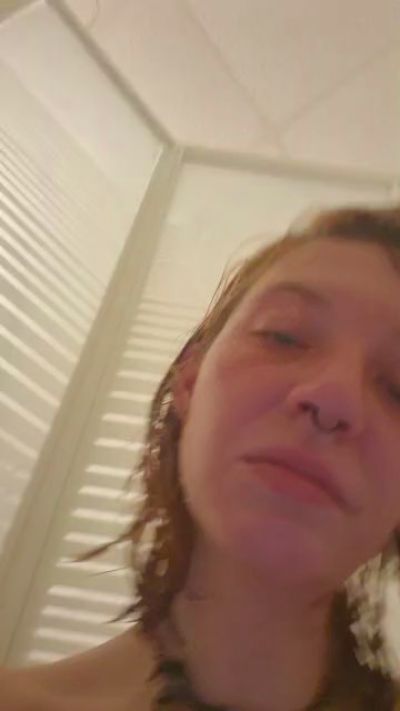 KinkyBeanie420 live cam on Cam4