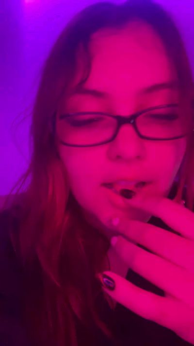 KinkyNikyxxx webcam