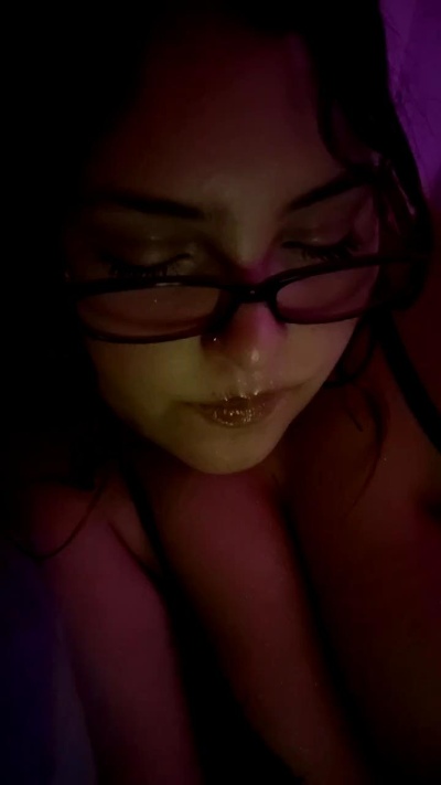KinkyNikyxxx live cam on Cam4