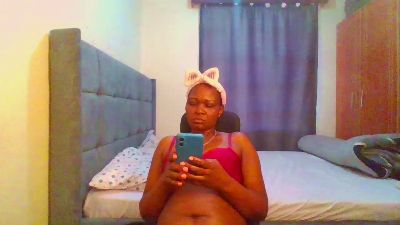Kinky_Naya live cam on Cam4