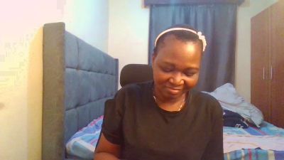 Kinky_Naya live cam on Cam4