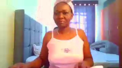 Kinky_Naya live cam on Cam4