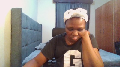 Kinky_Naya live cam on Cam4