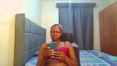 Kinky_Naya live cam on Cam4