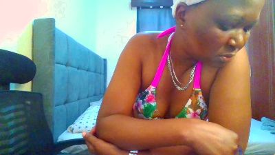 Kinky_Naya live cam on Cam4
