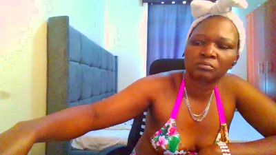 Kinky_Naya live cam on Cam4