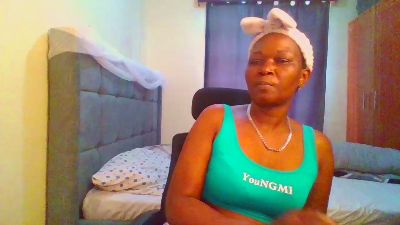 Kinky_Naya live cam on Cam4