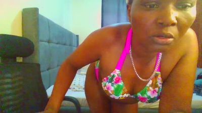 Kinky_Naya live cam on Cam4