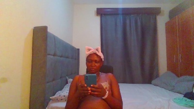 Kinky_Naya live cam on Cam4