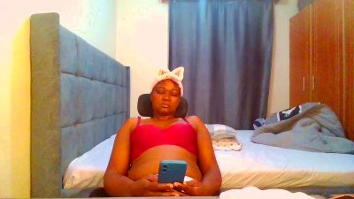 Kinky_Naya live cam on Cam4
