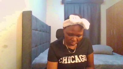 Kinky_Naya live cam on Cam4