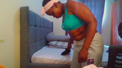 Kinky_Naya live cam on Cam4