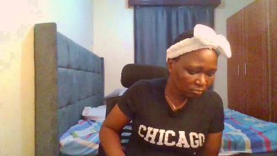 Kinky_Naya live cam on Cam4