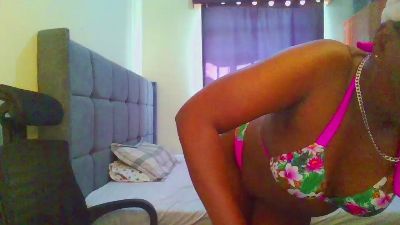 Kinky_Naya live cam on Cam4