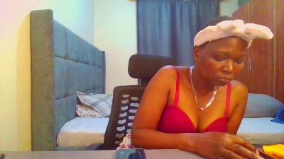 Kinky_Naya live cam on Cam4