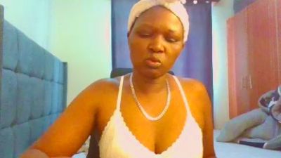 Kinky_Naya live cam on Cam4