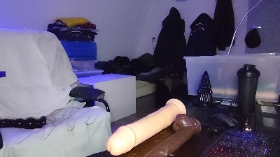 Kinky_Play live cam on Cam4