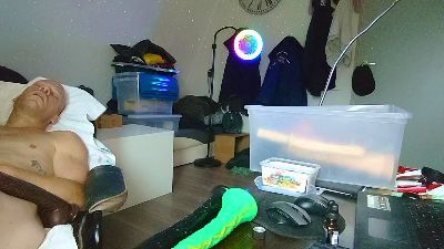 Kinky_Play live cam on Cam4