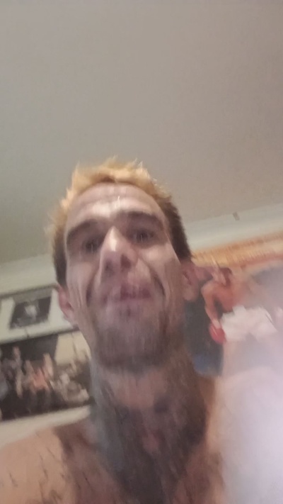 Kinkyone88 live cam on Cam4
