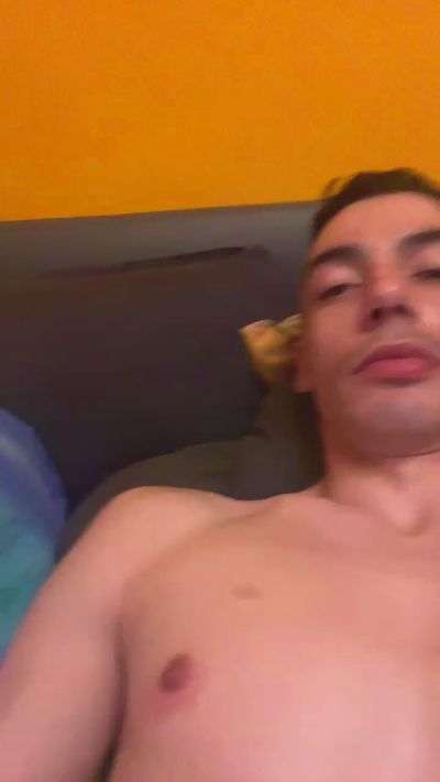 Kinkyyoungboy live cam on Cam4