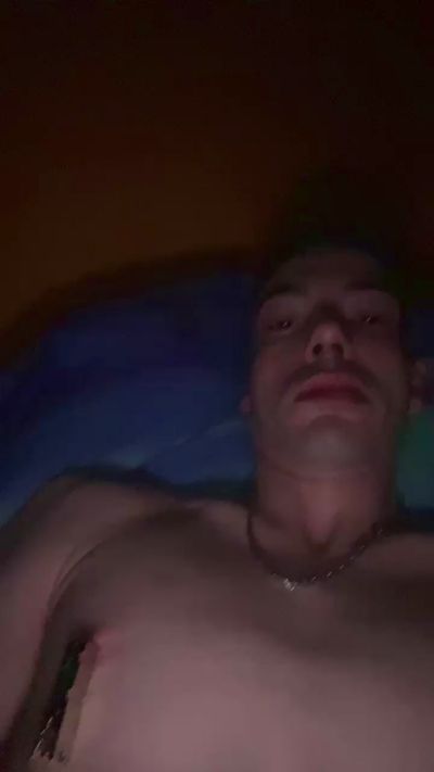 Kinkyyoungboy live cam on Cam4