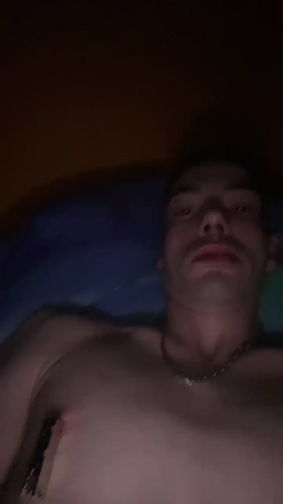 Kinkyyoungboy live cam on Cam4